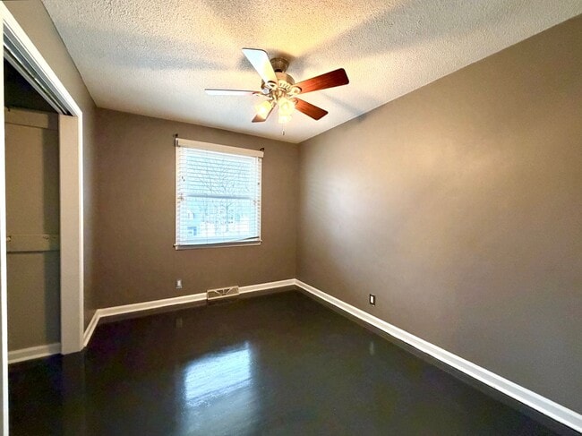 Building Photo - 2811 Thrush Dr