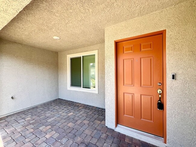 Building Photo - NEWER BUILD 3BD/2.5BA TOWNHOUSE IN NORTHWEST