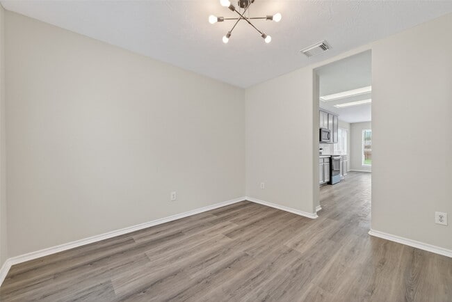 Building Photo - 6915 Great Oaks Shadow Dr