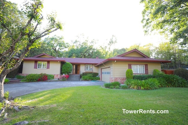 Primary Photo - Santa Rosa: 3 bedroom, 2 1/2 bath Home wit...