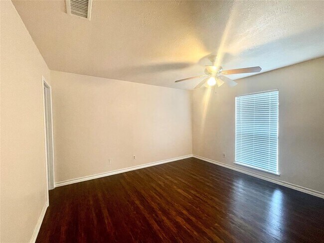 Building Photo - 8223 Woodland Willows Dr
