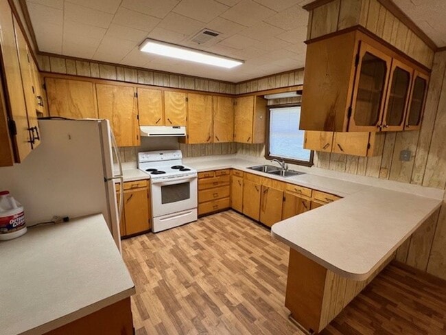 Building Photo - Adorable 2B/2B Home Available
