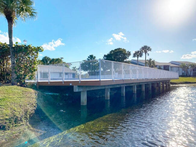 Building Photo - Beautiful 2 Bed / 2 Bath in Palm Club Vill...