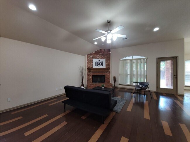 Building Photo - 10028 Lisi Anne Dr