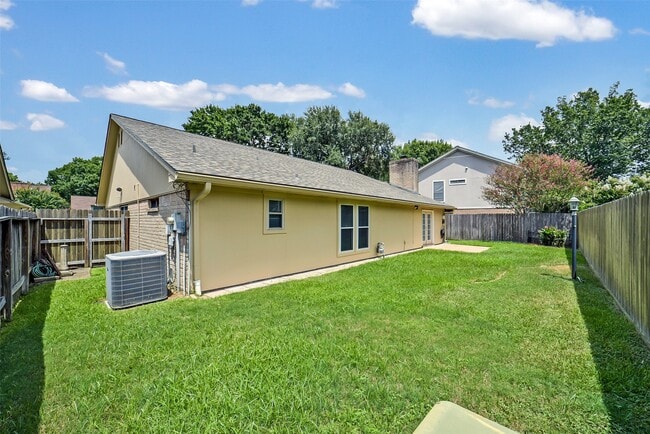 Building Photo - 12423 Olympia Dr