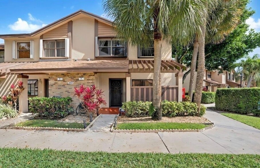 Building Photo - 3950 Cocoplum Cir