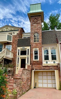 Building Photo - Two Bedroom PLUS Bonus Room on the West End of Pearl Street