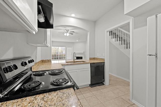 Building Photo - 3550 Country Square Dr