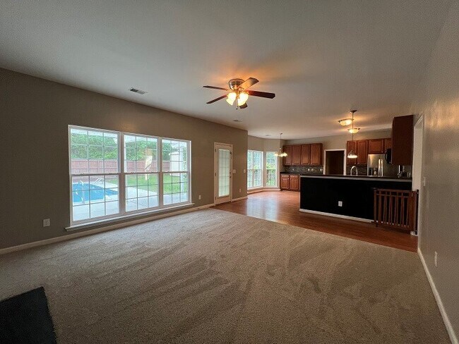Building Photo - 570 Batty Way