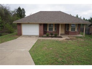 Building Photo - 3 bed, 2 bath, 1 car garage House
