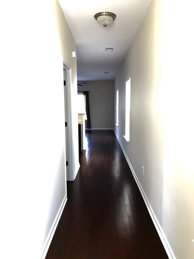 Building Photo - Beautiful Home in West Ashley!