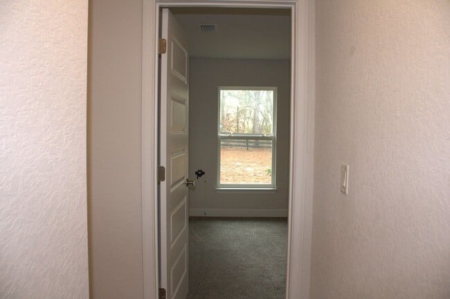 Building Photo - 4BR/2BA home available for rent in Weeki Wachee