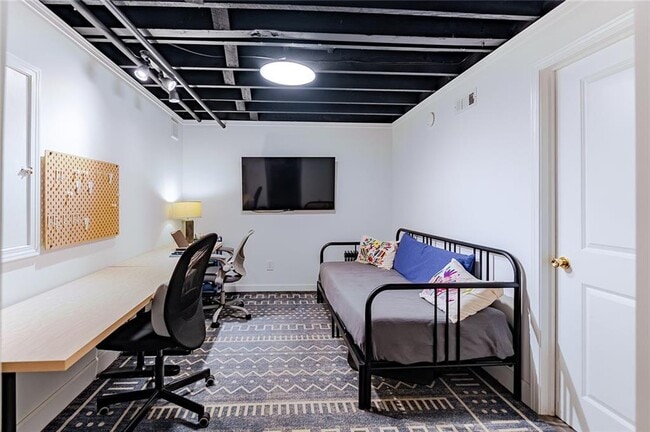 Building Photo - 4006 N Stratford Rd NE