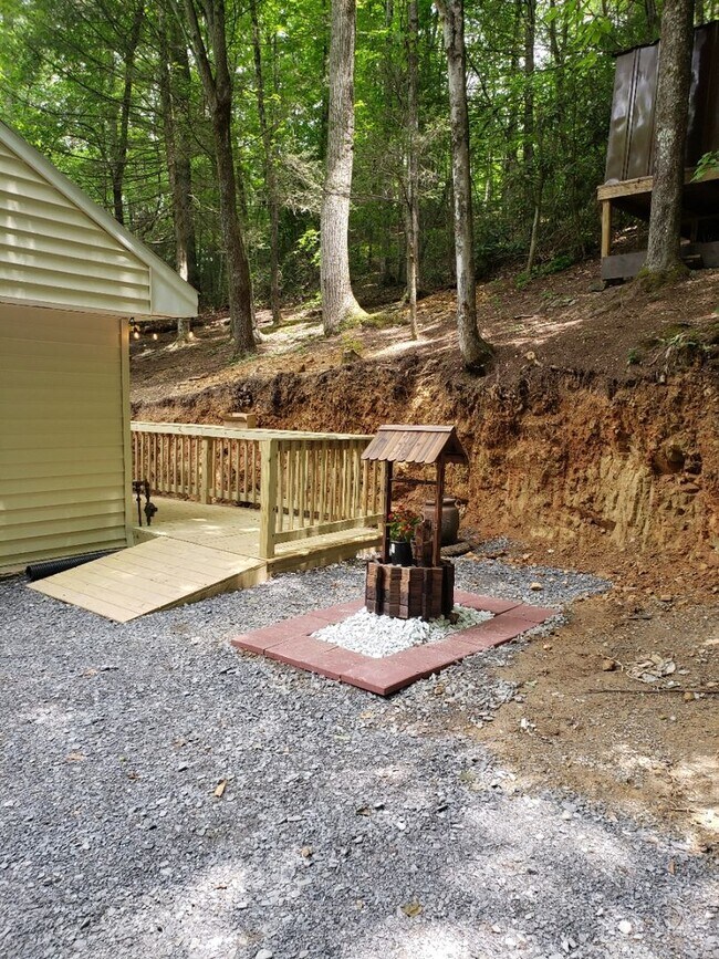 Building Photo - 1110 S Spring Hollow Rd
