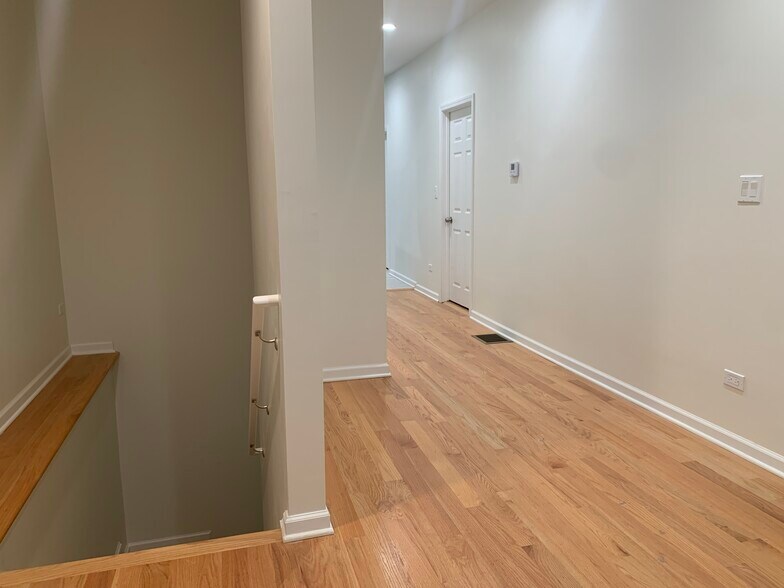 Building Photo - 3617 W Belmont Ave