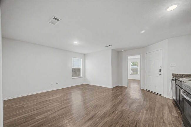 Building Photo - 5409 Nielan St