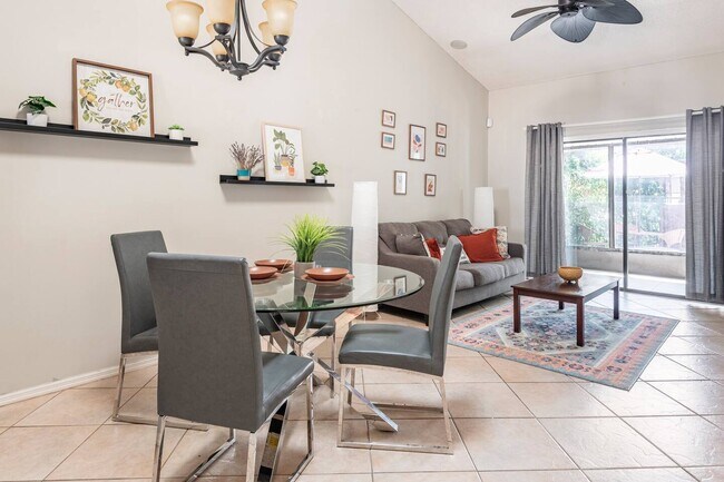 Building Photo - 134 Lakepointe Cir