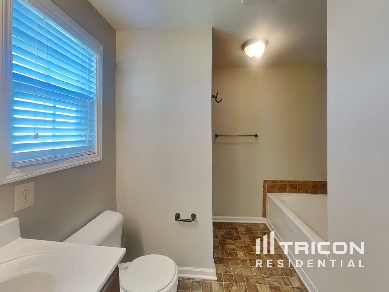 Building Photo - 1073 Castlerock Dr