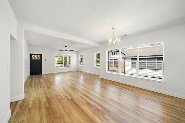 Building Photo - 2811 Barbee St