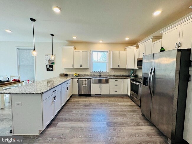 Building Photo - 233A Church St