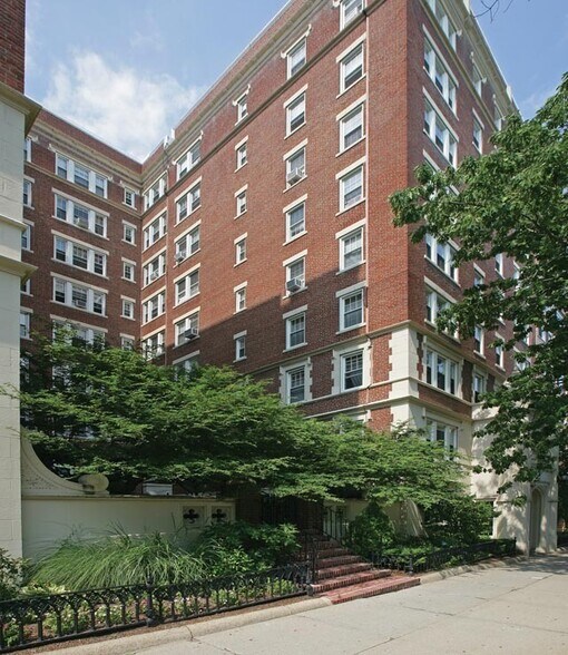 Building Photo - 1454 Beacon St