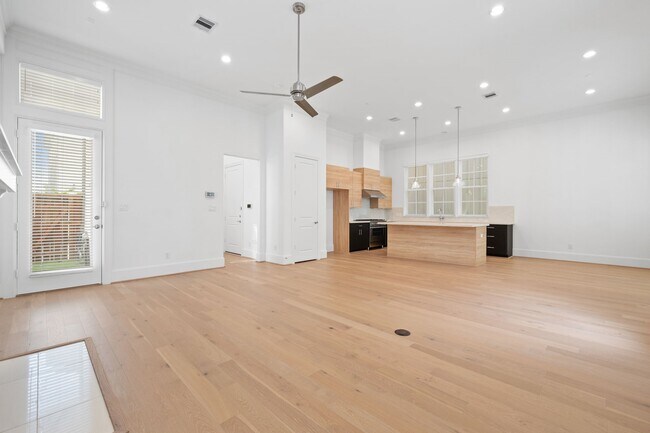 Building Photo - 614 Delmar St