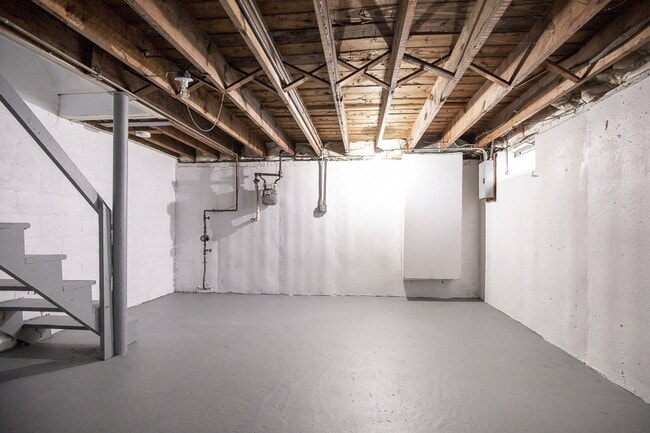 Building Photo - NEWLY RENOVATED! 2 BED, 1 BATH BEAUTIFUL SINGLE-FAMILY HOME!