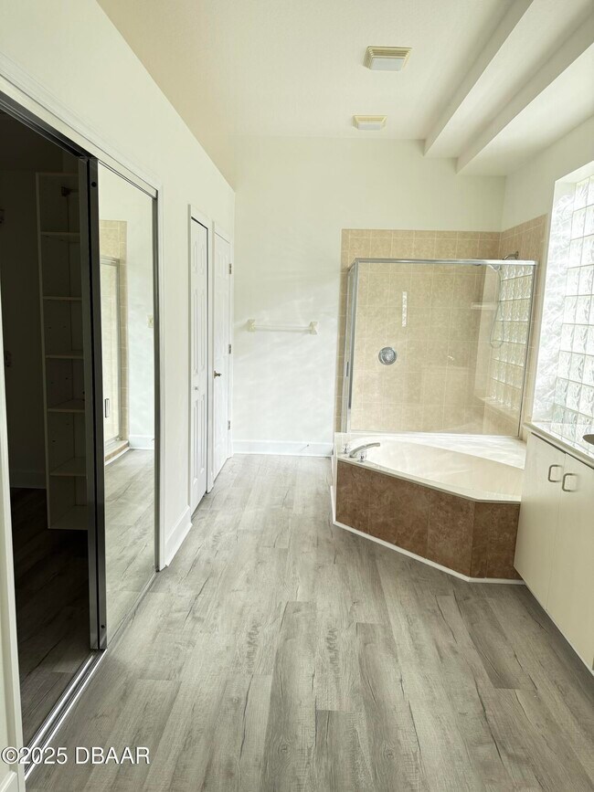 Building Photo - 14 Deep Woods Way