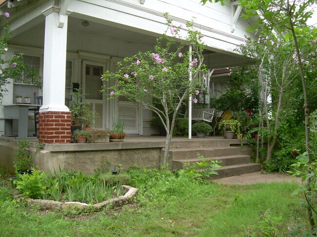 Building Photo - 5649 East Side Ave