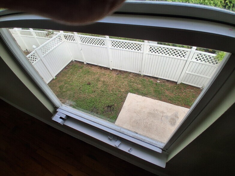 Building Photo - 1105 Monticello Ln