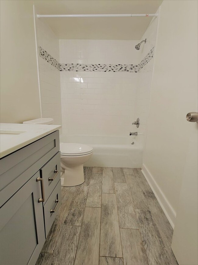 Building Photo - Remodeled 3 Bedroom 2 Bath Condo in Bon Air