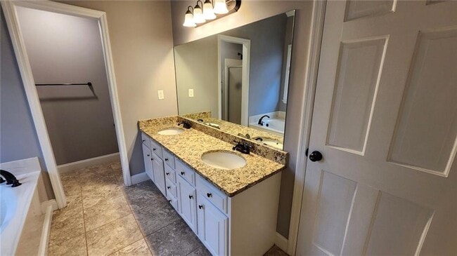 Building Photo - 5139 Chestnut Cir