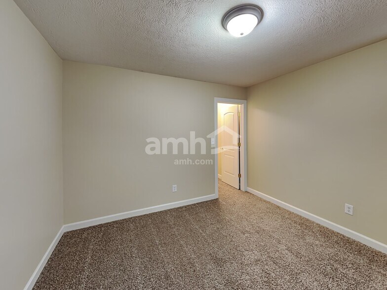 Building Photo - 5915 Cabot Dr