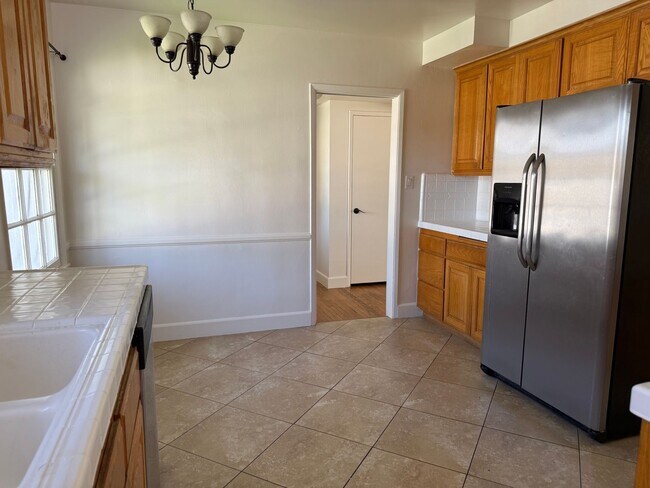 Building Photo - Newly Renovated Single-Family Home in Sun ...