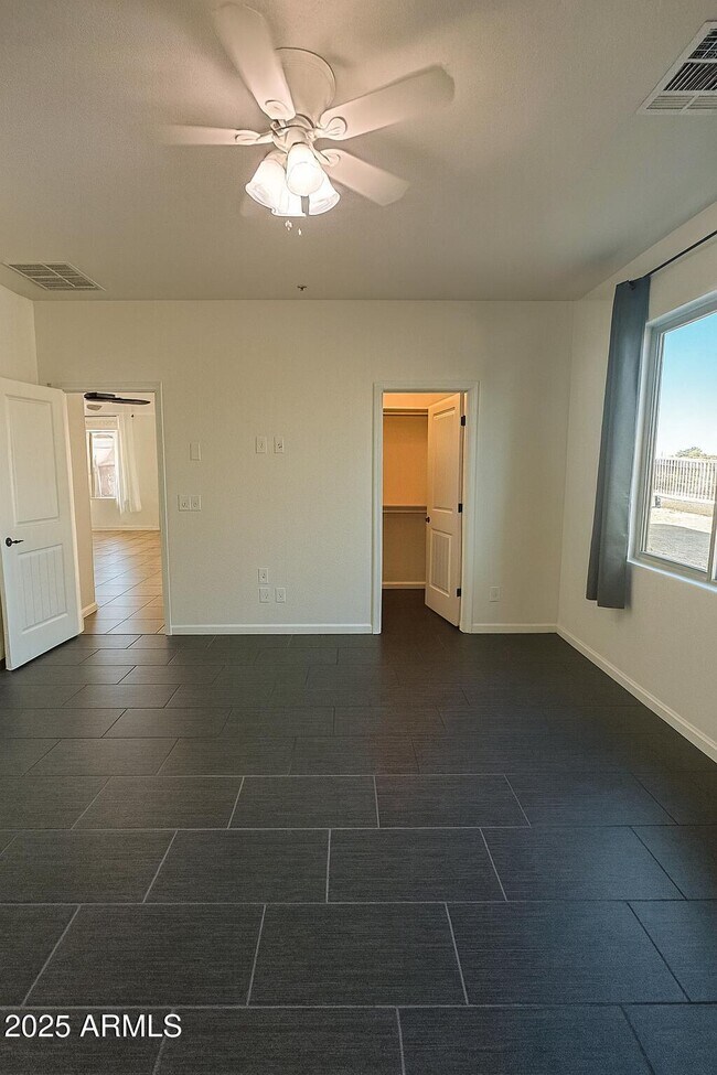 Building Photo - 910 S 199th Ln