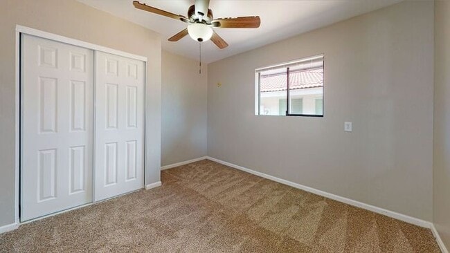 Building Photo - 3 bedroom 2 bath home situated on the Golf Course!