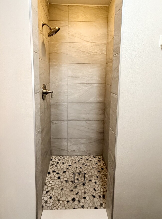 Building Photo - *** $500 OFF MOVE IN SPECIAL *** "Charming 3-Bed Condo with Scenic Views & Granite Finishes in Me...