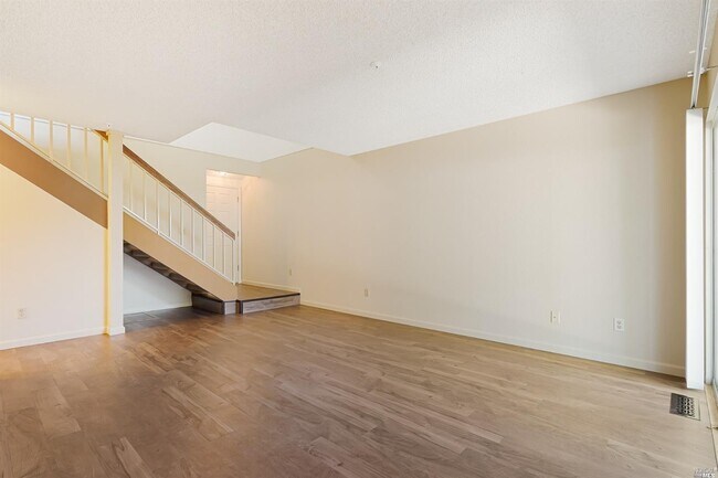 Building Photo - 7 Meridian Cir