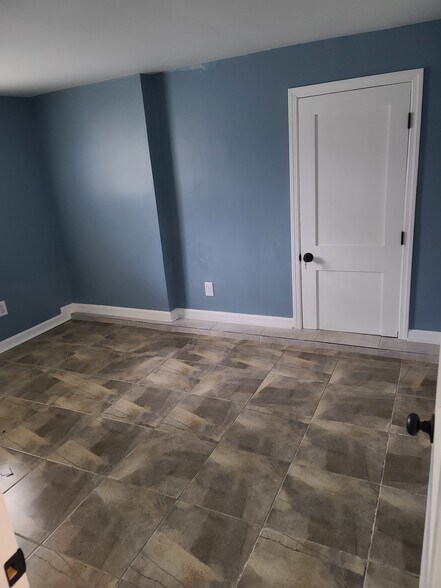 Building Photo - 133 N Country Rd