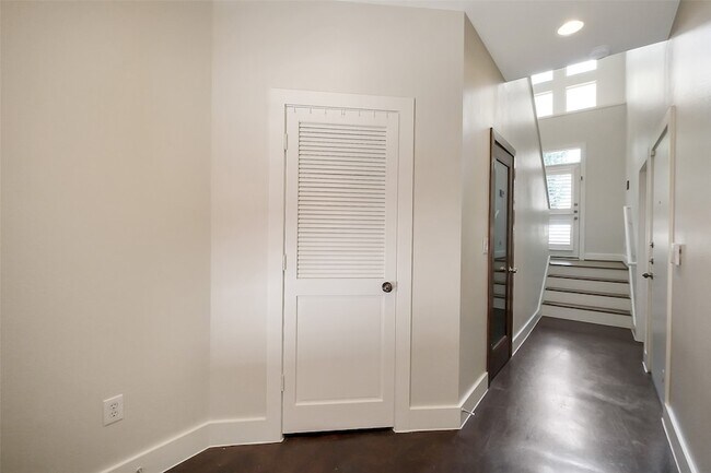 Building Photo - 2437 South Blvd