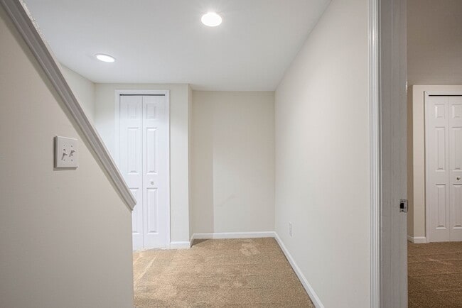 Building Photo - 2509 Crest Ave