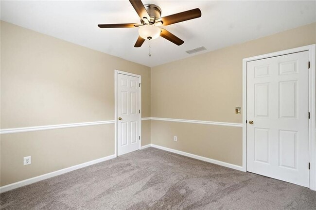 Building Photo - 2058 Woodside Park Dr