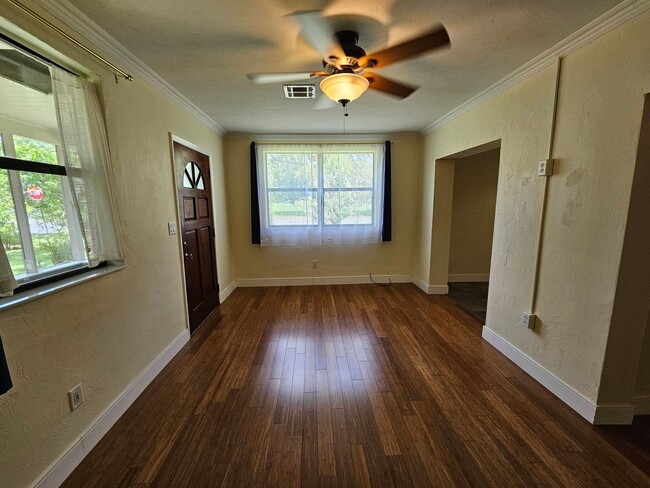 Building Photo - 2 Bedroom/2 Bath home near Duck Pond and Citizens Field