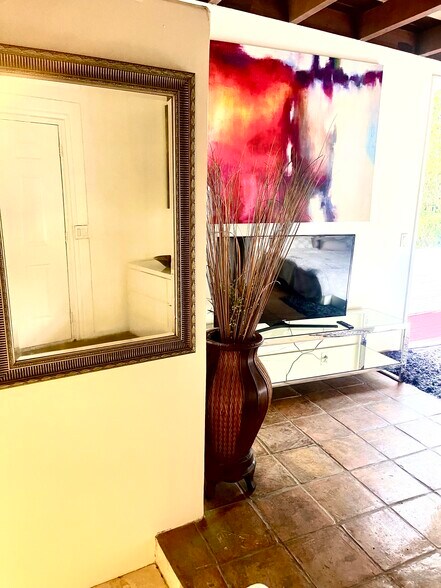 hallway - 2366 Nichols Canyon Rd