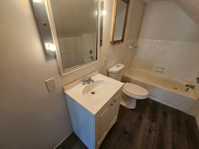 Building Photo - Spacious 3-Bedroom, 2-Bath South Euclid Home!