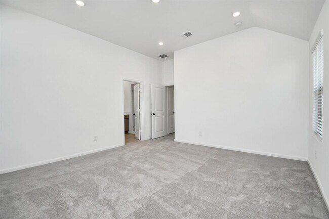 Building Photo - 5535 Holly Hvn Ct