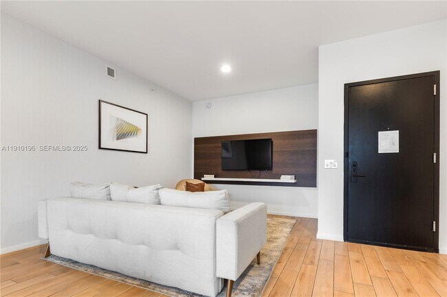 Building Photo - 398 NE 5th St