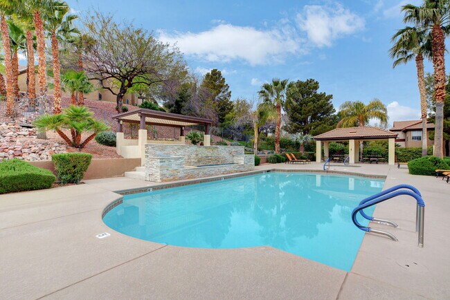 Building Photo - Ground Floor 2BD/2BA Condo in Gated Henderson Community – Resort-Style Amenities!