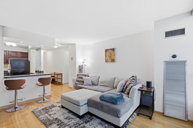 Building Photo - 405 N Wabash Ave