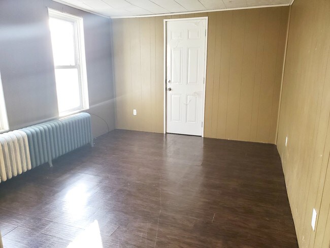 3RD FLOOR 5TH BEDROOM - 940 N 11th St